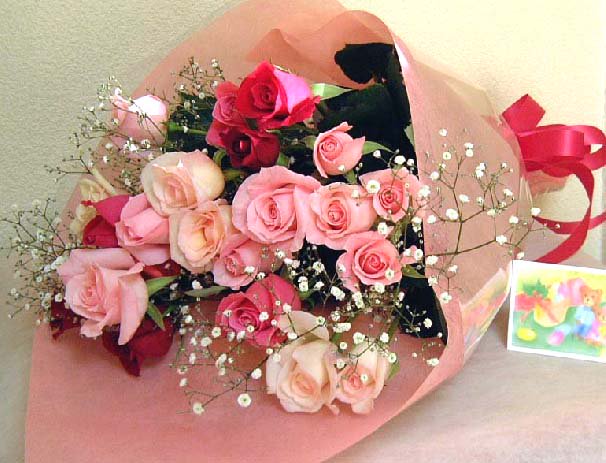 ピンクとミックスバラ30本かすみ草つきの花束 バラの花束をバラ園より産地直送でプレゼント バラの花束専門店イーハトーブ