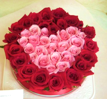 フラワーワードローズケーキ バラの花束をバラ園より産地直送でプレゼント バラの花束専門店イーハトーブ