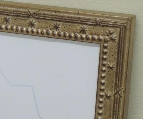丁寧に描かれています。額縁も重厚感があって雰囲気があります。