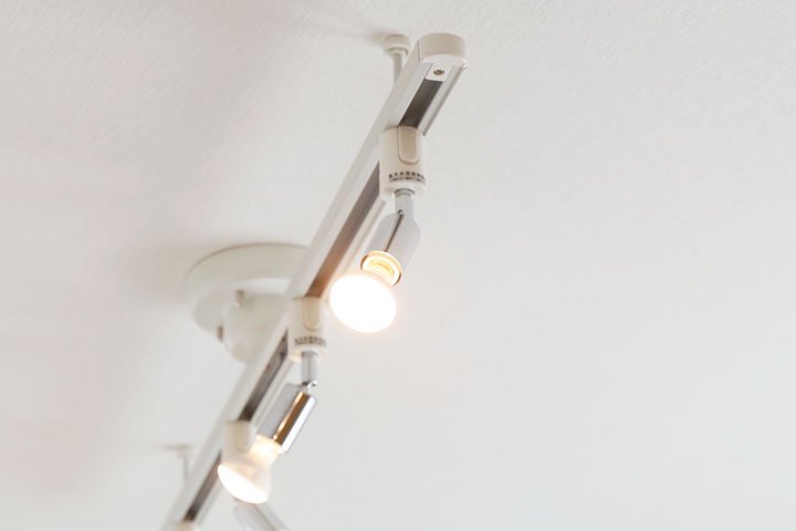 4灯スポットライト LED ダクトレール SPOTS ホワイト｜デザイン照明のCROIX