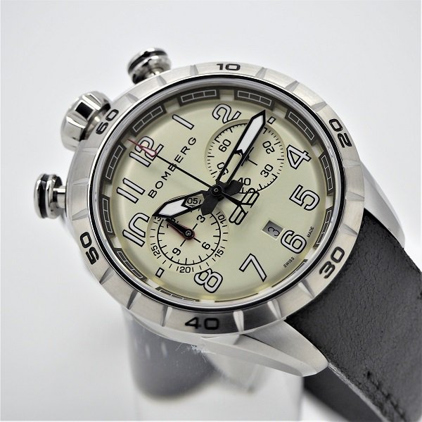 新品】BOMBERG（ボンバーグ） BB-68 クロノグラフ グレー NS44CHSS.205.9 - 六本木 時計専門店PROUD(プラウド)