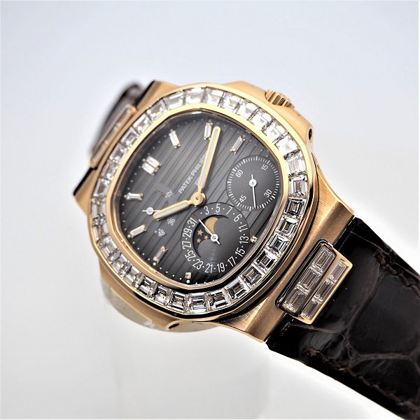 未使用】PATEK PHILIPPE （パテック フィリップ） ノーチラス 5724R-001 - 六本木 時計専門店PROUD(プラウド)