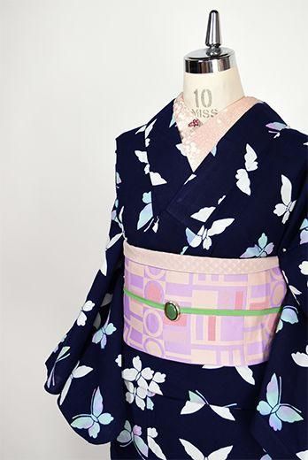 紺色地にオパールカラーの蝶々愛らしい注染レトロ浴衣 姉妹屋 紺色地にオパールカラーの蝶々愛らしい注染レトロ浴衣 姉妹屋