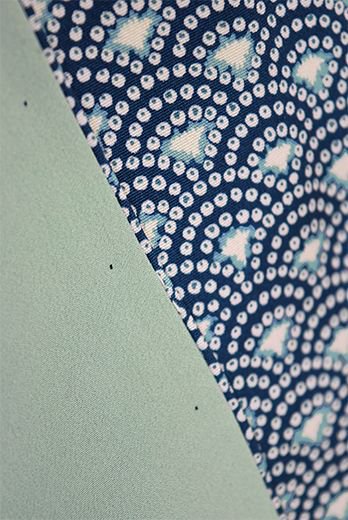 青と白の青海波文様美しい正絹縮緬付け下げ小紋 - アンティーク着物 
