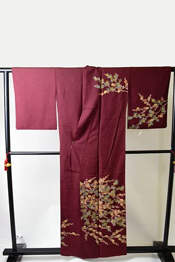 葡萄茶色に梅と楓の樹枝文様美しい正絹紬訪問着 - アンティーク着物 ...