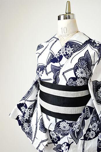 白地に四季の草花蝶々模様美しい注染レトロ浴衣 姉妹屋 白地に四季の草花蝶々模様美しい注染レトロ浴衣 姉妹屋