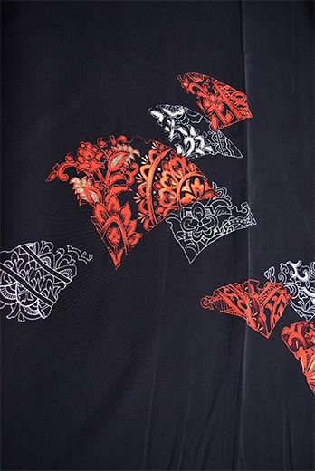 陶片のようなアラベスク装飾模様ロマンチックな黒絵羽織 