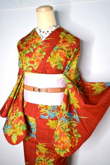 アッシュルージュにクラシック・ボタニカルデザイン美しいウール紬単着物