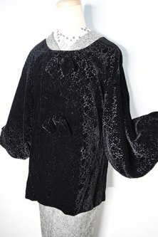 ノーブルブラックのペイズリーアラベスク美しい切りビロード風ビンテージ着物コート