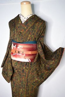 セピアカラー更紗のようなアラベスクストライプ美しい正絹縮緬袷着物