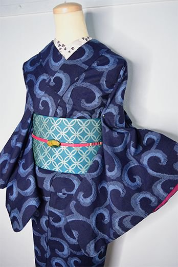 青美しいアラベスク模様ロマンチックなウール紬袷着物 - アンティーク着物・リサイクル着物のオンラインショップ　姉妹屋