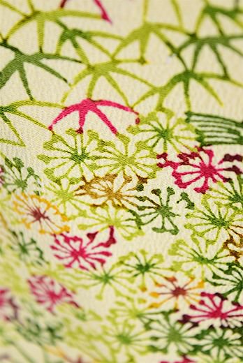 花穂と葉の寄せ小紋染め模様メルヘンチックな正絹縮緬袷着物