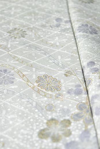 月白鼠地草花風景染模様に相良刺繍美しい正絹袷着物 月白鼠地草花風景染模様に相良刺繍美しい正絹袷着物