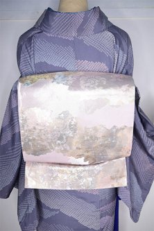 パステルシルバーの道長取りアラベスク霞模様幻想的な袋帯