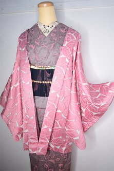 コーラルピンクの木の葉模様モダンなビンテージ羽織