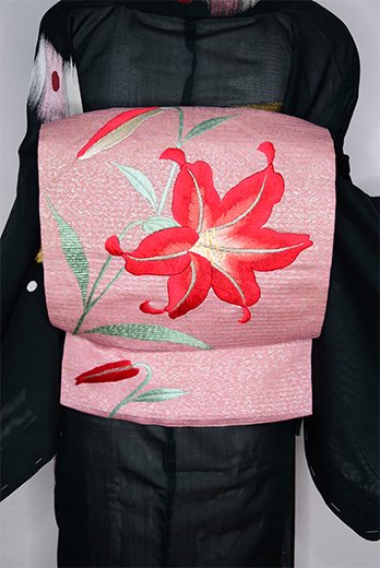 フロスティコーラルピンクに百合の花の刺繍美しい絽の夏帯 - アンティーク着物・リサイクル着物のオンラインショップ　姉妹屋