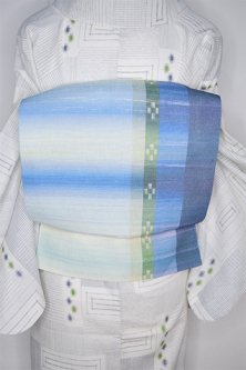 【手縫い仕立て上がり未使用品】本麻染め夏帯—藍青草色ぼかし絣縞模様