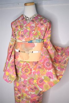 東欧ヴィンテージテキスタイルのような花模様愛らしいウール紬単着物