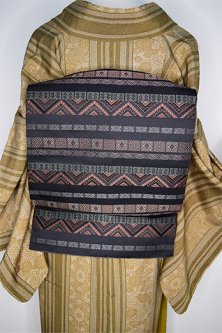 黒地にコプト風装飾縞文様美しい化繊京袋帯