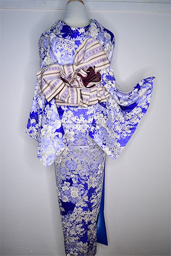 青地に薔薇薫る花扇美しい正絹綸子袷着物 - アンティーク着物