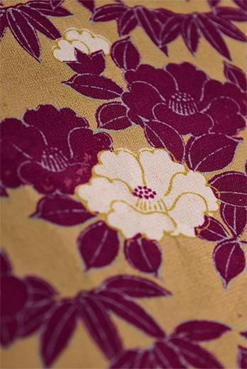 伽羅色地に橘と椿美しいアンティーク袷着物 - アンティーク着物