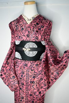コーラルピンクにヨーロピアン花アラベスク美しいアンティーク袷着物