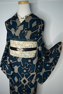 ダークブルー西洋アイアンワークのような装飾模様美しいアンティーク袷着物
