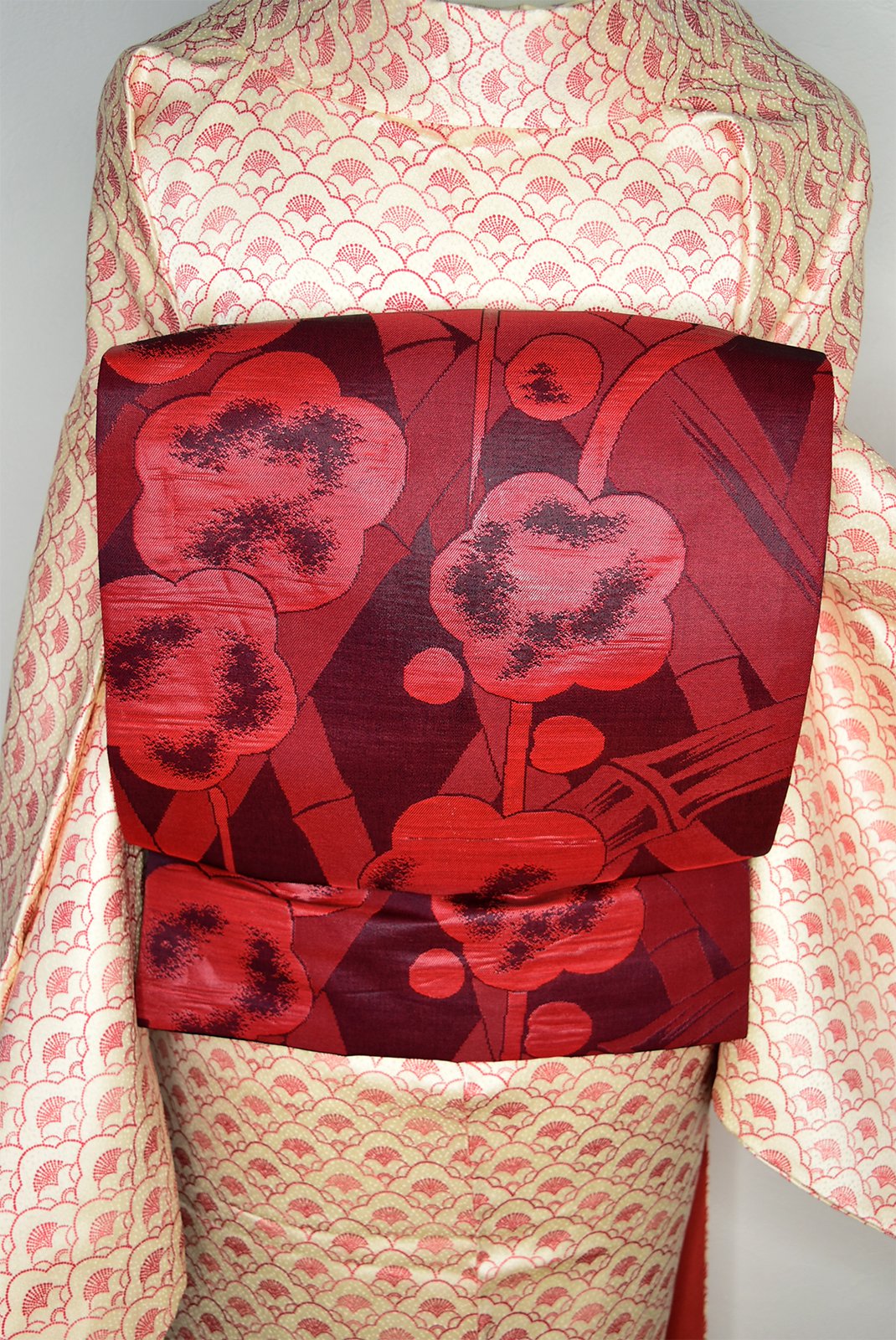 深紅色に竹と梅花美しい正絹名古屋帯 - アンティーク着物・リサイクル
