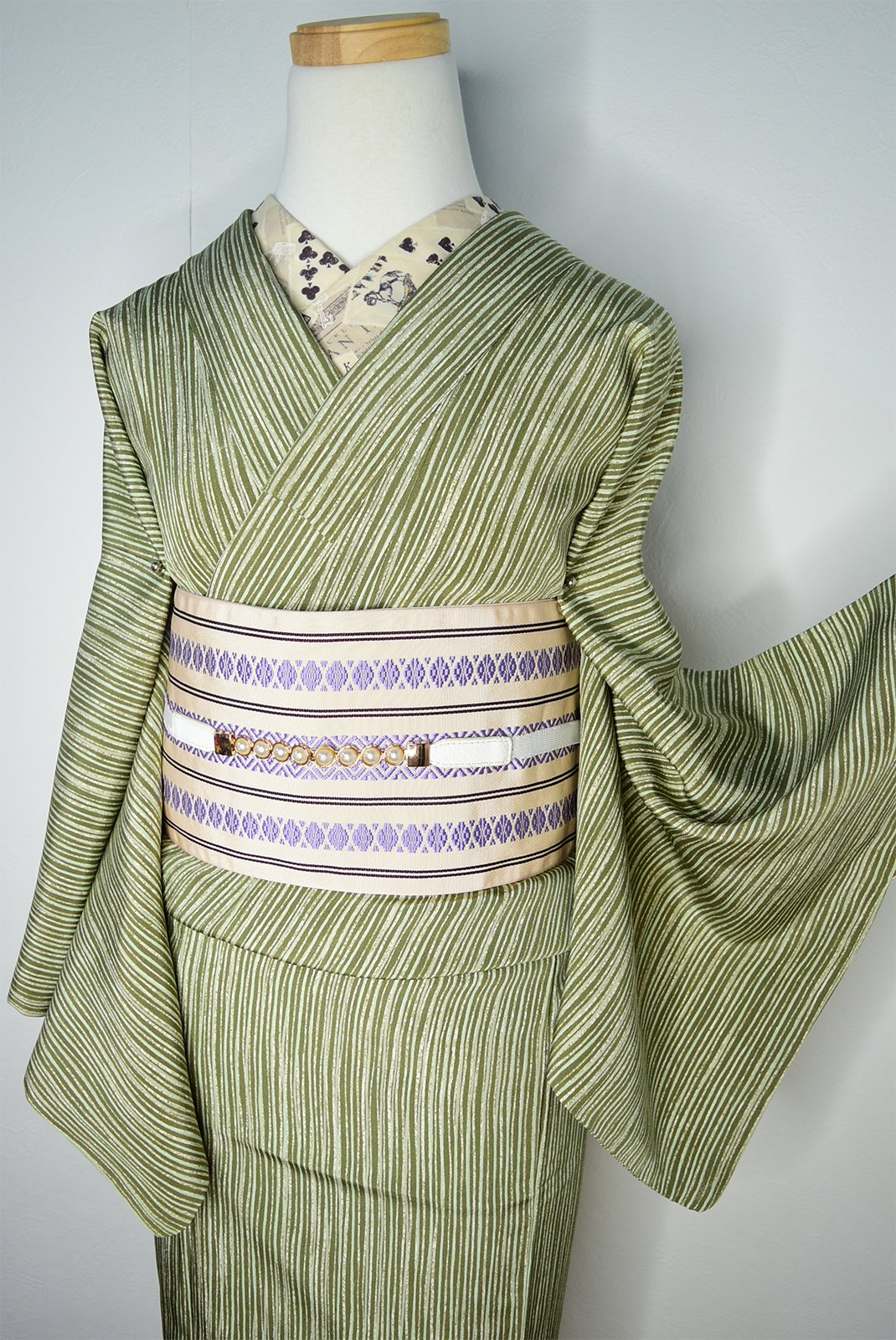 緑やわらかな縞文様小粋な正絹縮緬袷着物 - アンティーク着物