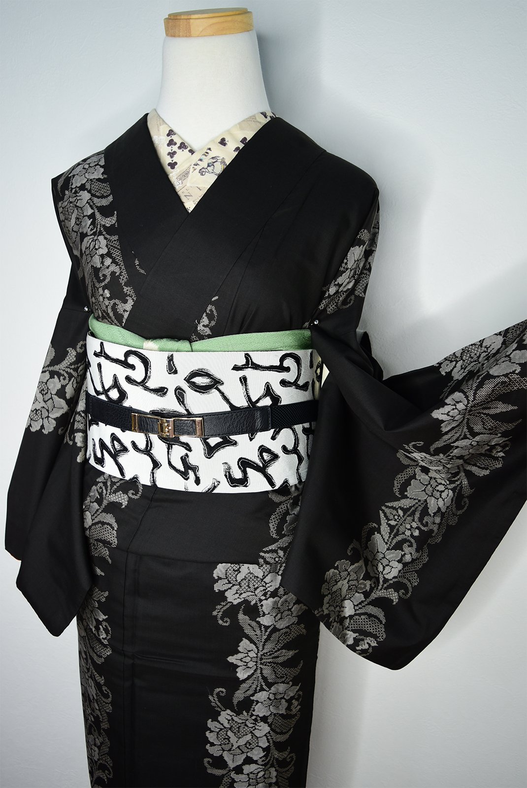 購入価格30000円程アンティーク着物　袷　ブラック着物