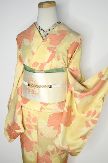 ハニークリームイエローに地紋起こしボタニカルデザイン美しい正絹袷着物