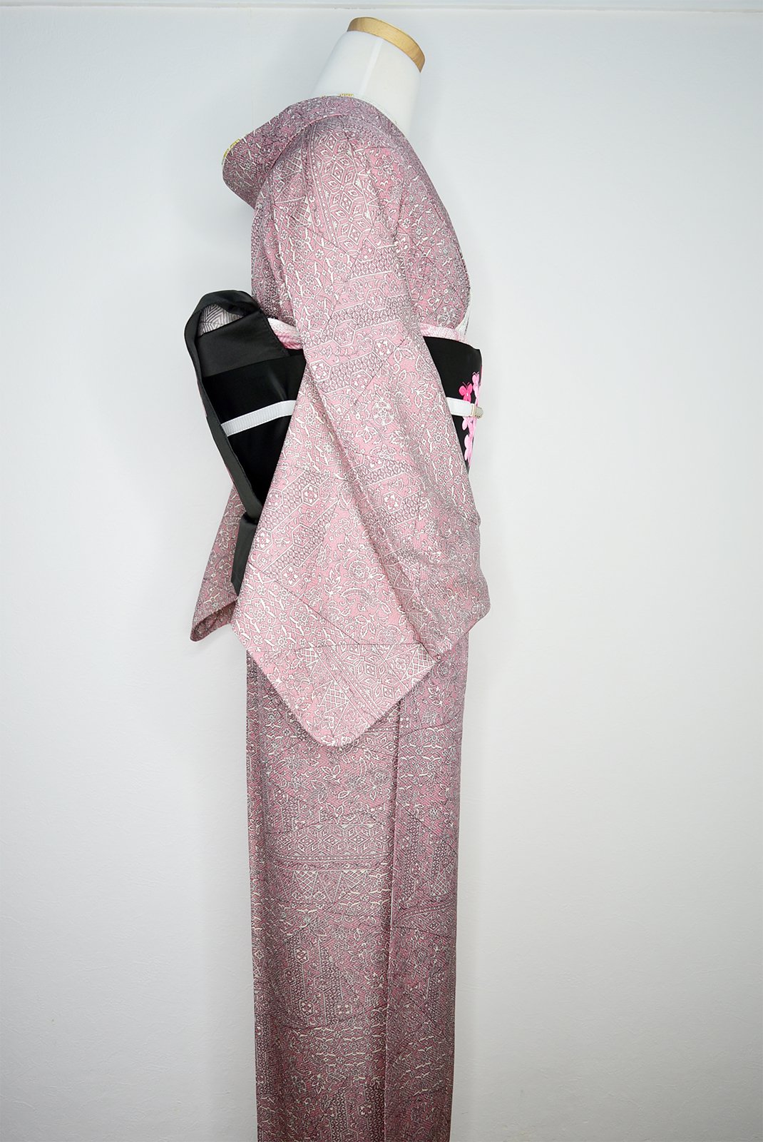 ストライプローズピンクに西洋更紗アラベスク美しい正絹袷着物