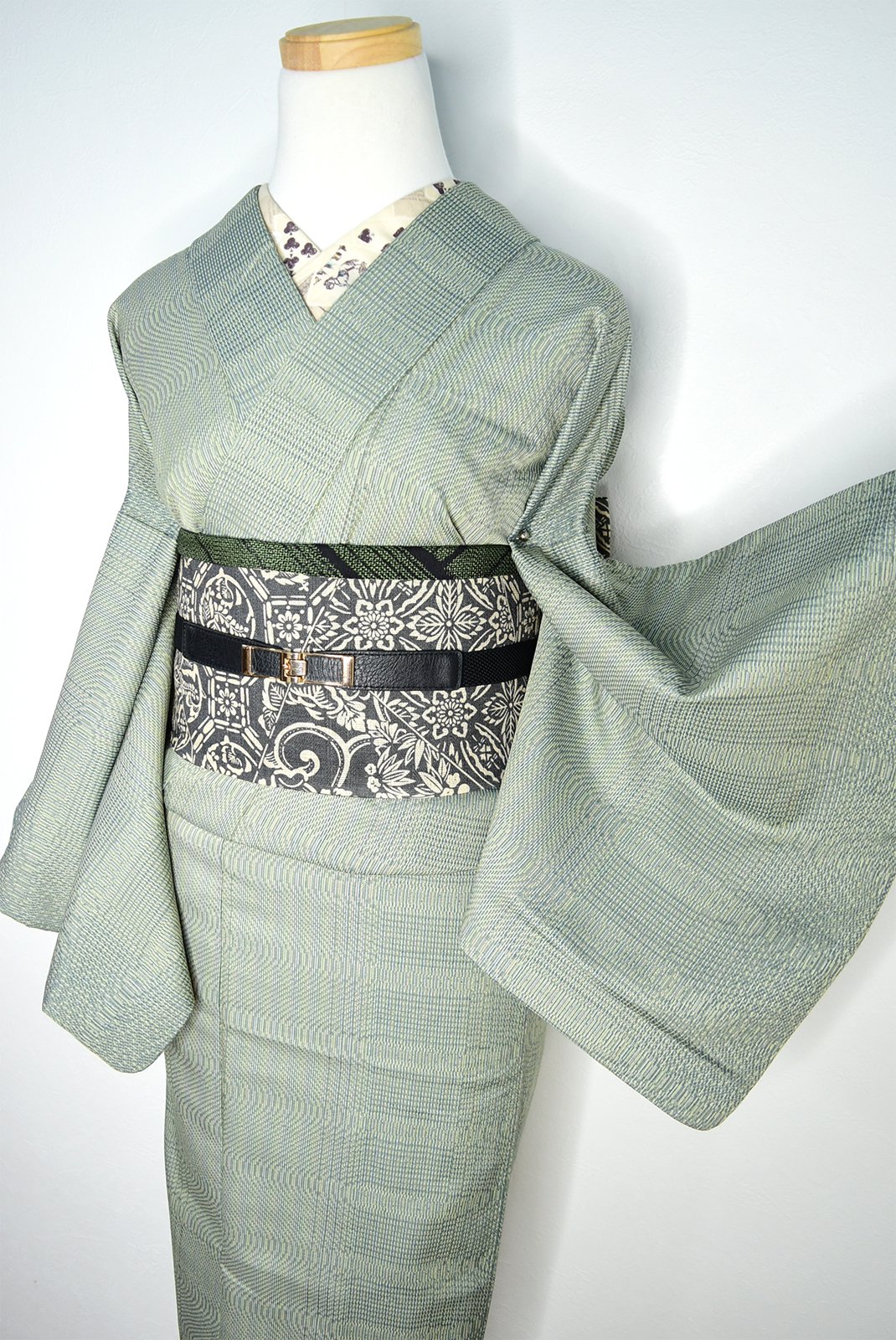 山葵色地に水流のような織り模様美しい単着物 - アンティーク着物