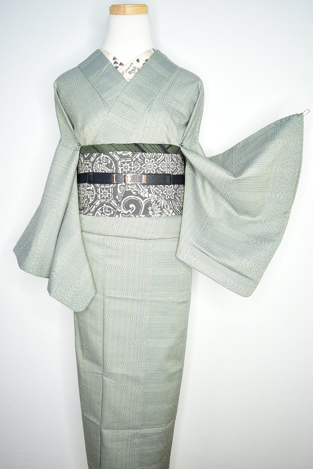 山葵色地に水流のような織り模様美しい単着物 - アンティーク着物・リサイクル着物のオンラインショップ　姉妹屋