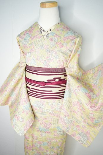 利休白茶に四季の草花古典文様美しい絹縮単着物