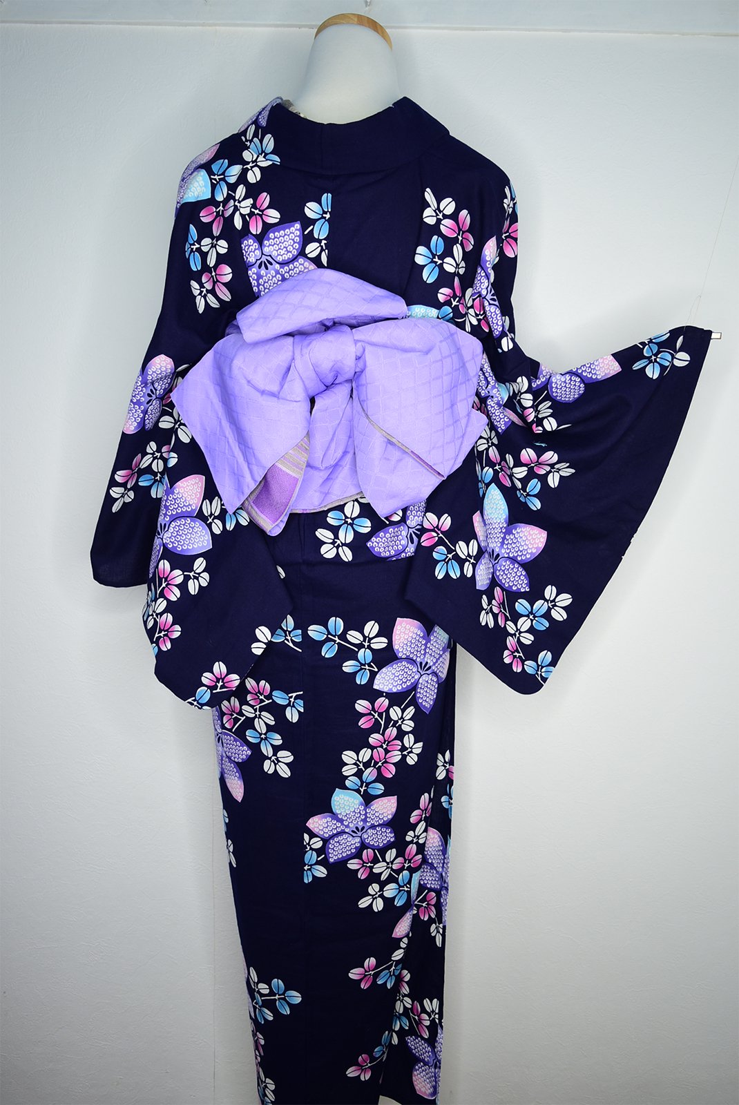 濃紺地に萩と桔梗美しいビンテージ注染浴衣 - アンティーク着物 