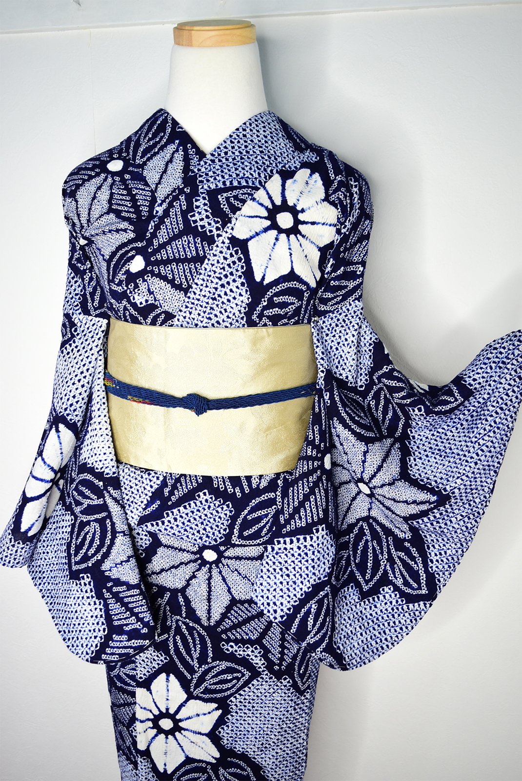 鉄線のような麻の葉の花美しい有松鳴海本絞り浴衣 - アンティーク着物