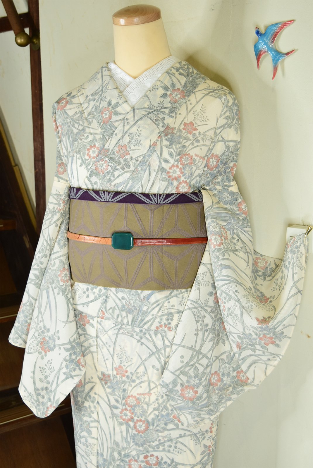 象牙色地に秋草揺れる正絹絽の夏着物 - アンティーク着物・リサイクル