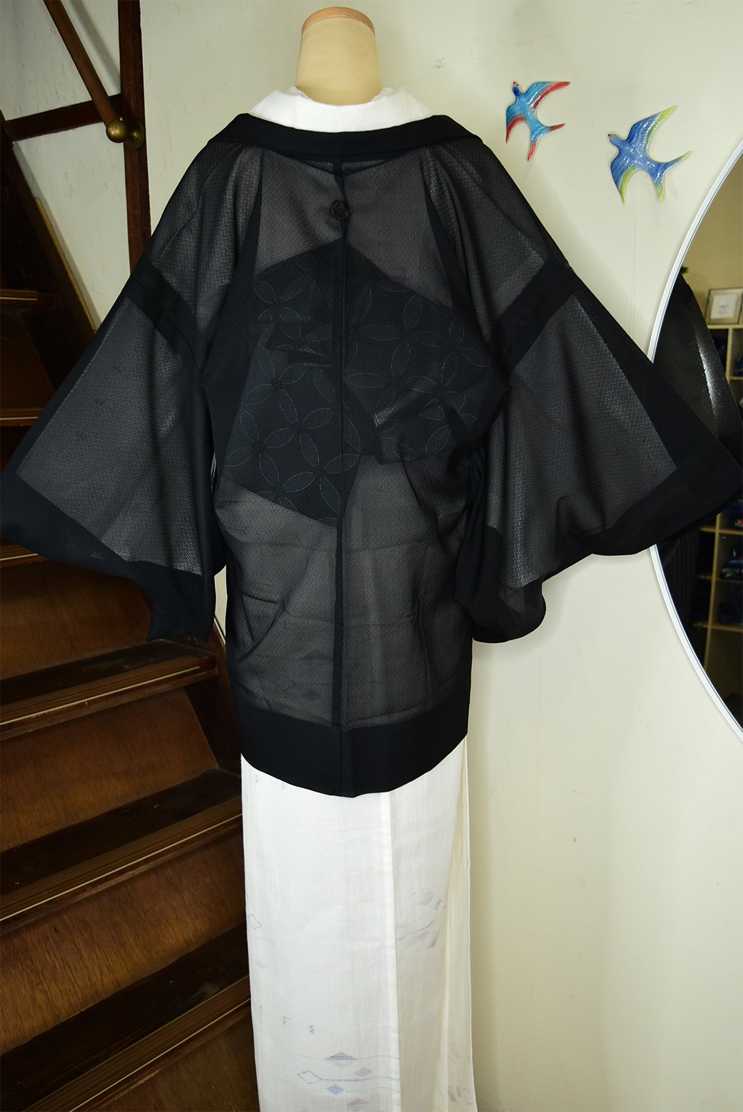 シンプルシックな黒無地の薄羽織 - アンティーク着物・リサイクル着物