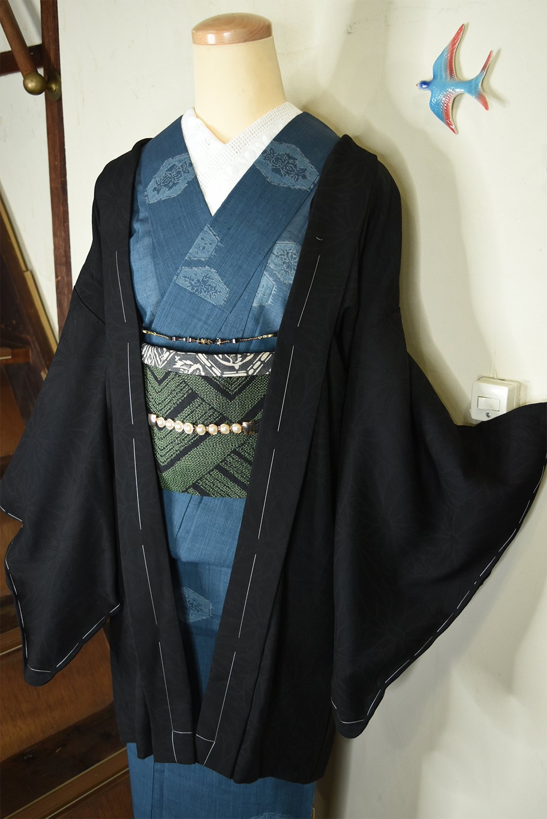 重ね菊風雅に浮かぶ紗の黒無地薄羽織 - アンティーク着物・リサイクル