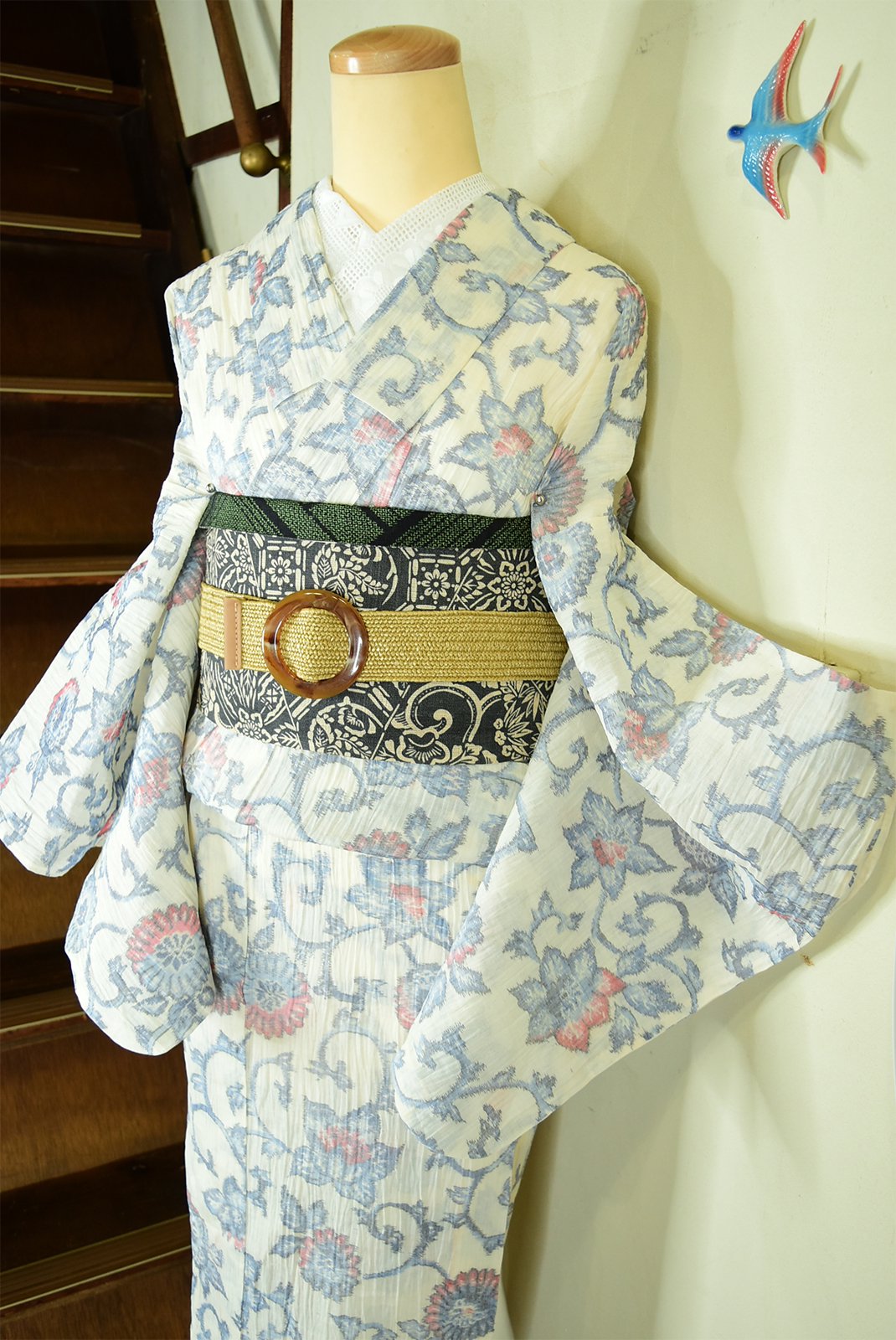 アイボリーに花アラベスク美しい麻縮夏着物 - アンティーク着物