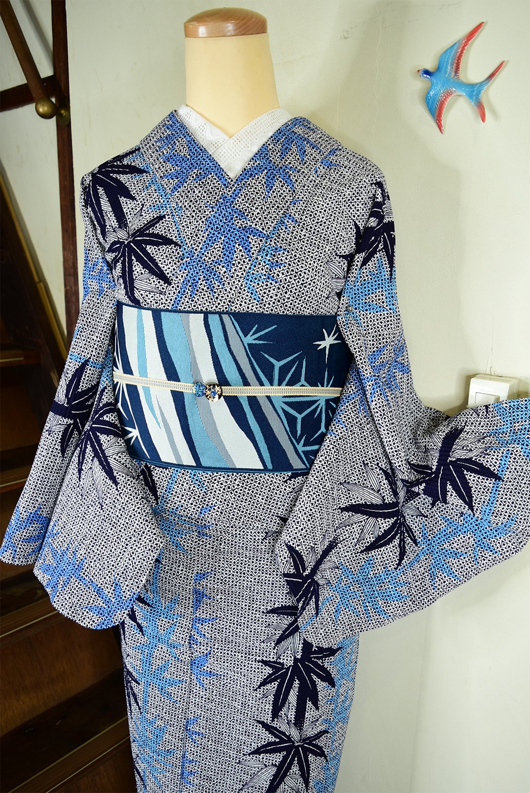 疋田鹿子に笹の縞涼やかな絞り風注染リップル浴衣 - アンティーク着物 ...
