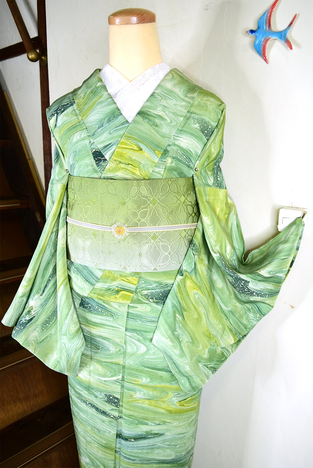 翠緑色墨流しのようなマーブル模様モダンな正絹単着物 - アンティーク