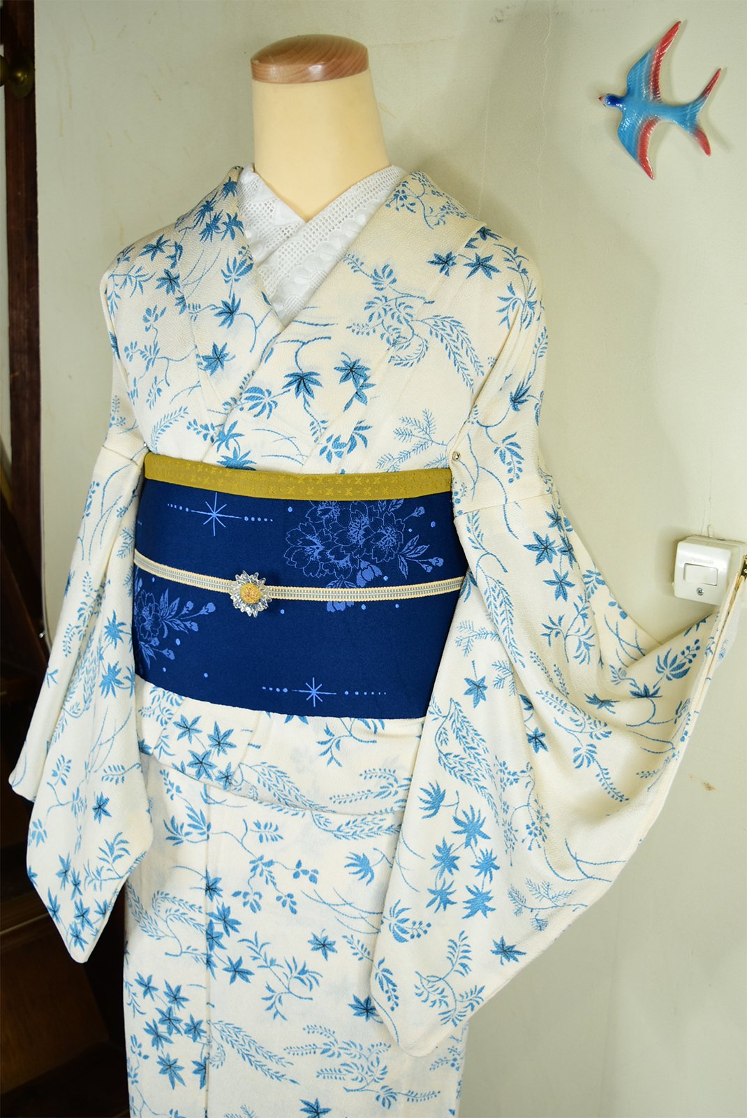 日本最級 【千寿】紋付き落ち着き紺色、色無地／アンティーク着物小紋 