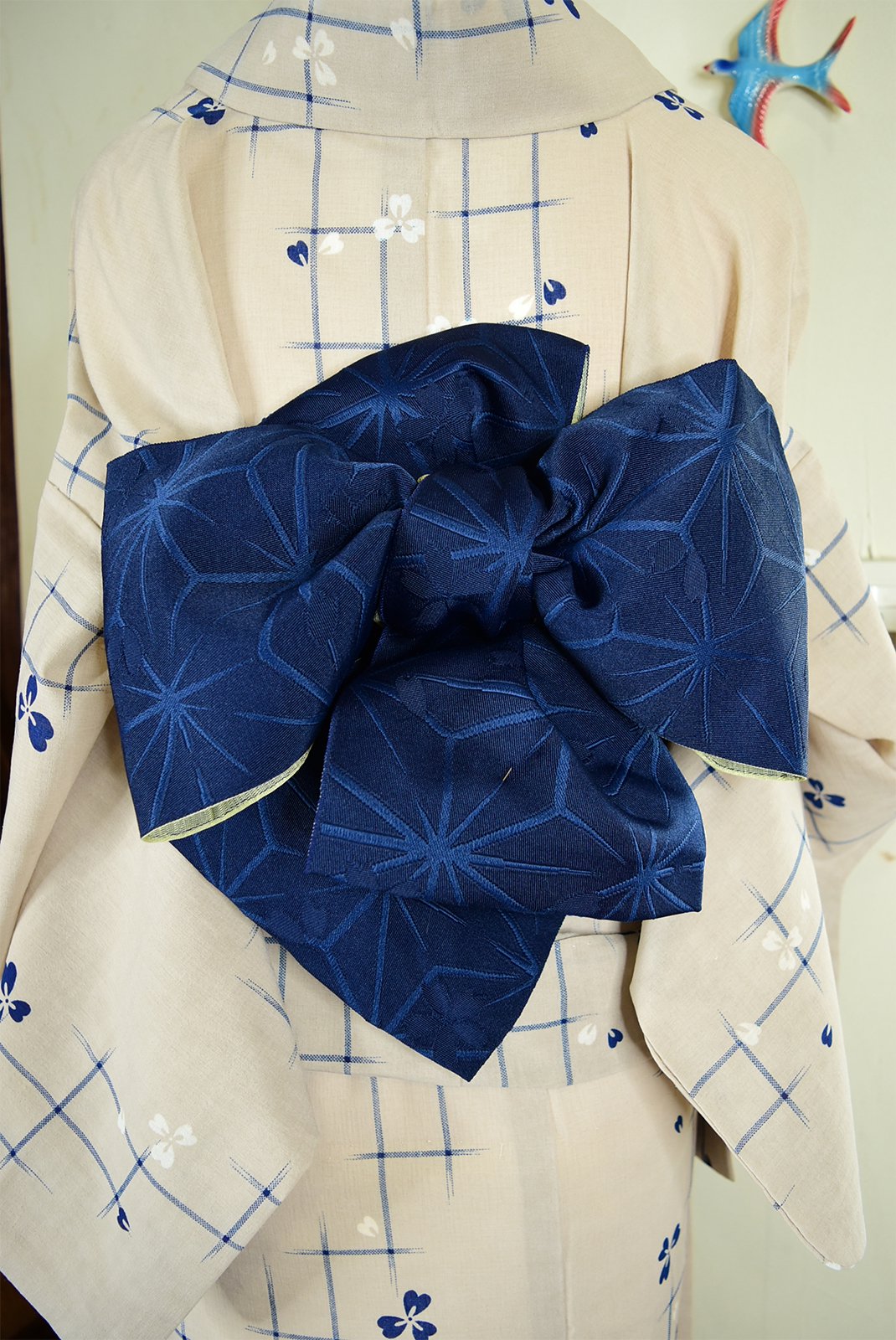 麻の葉に桜花はらりと舞う半幅帯（留紺色） - アンティーク着物