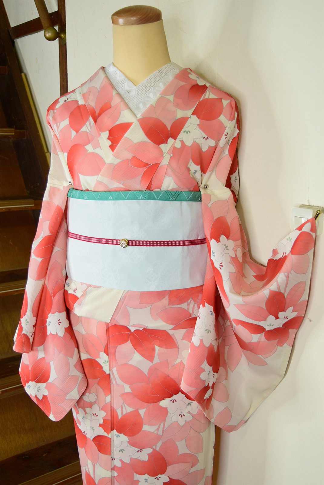 珊瑚朱色の葉に可憐な桔梗美しい正絹絽の夏着物 - アンティーク着物