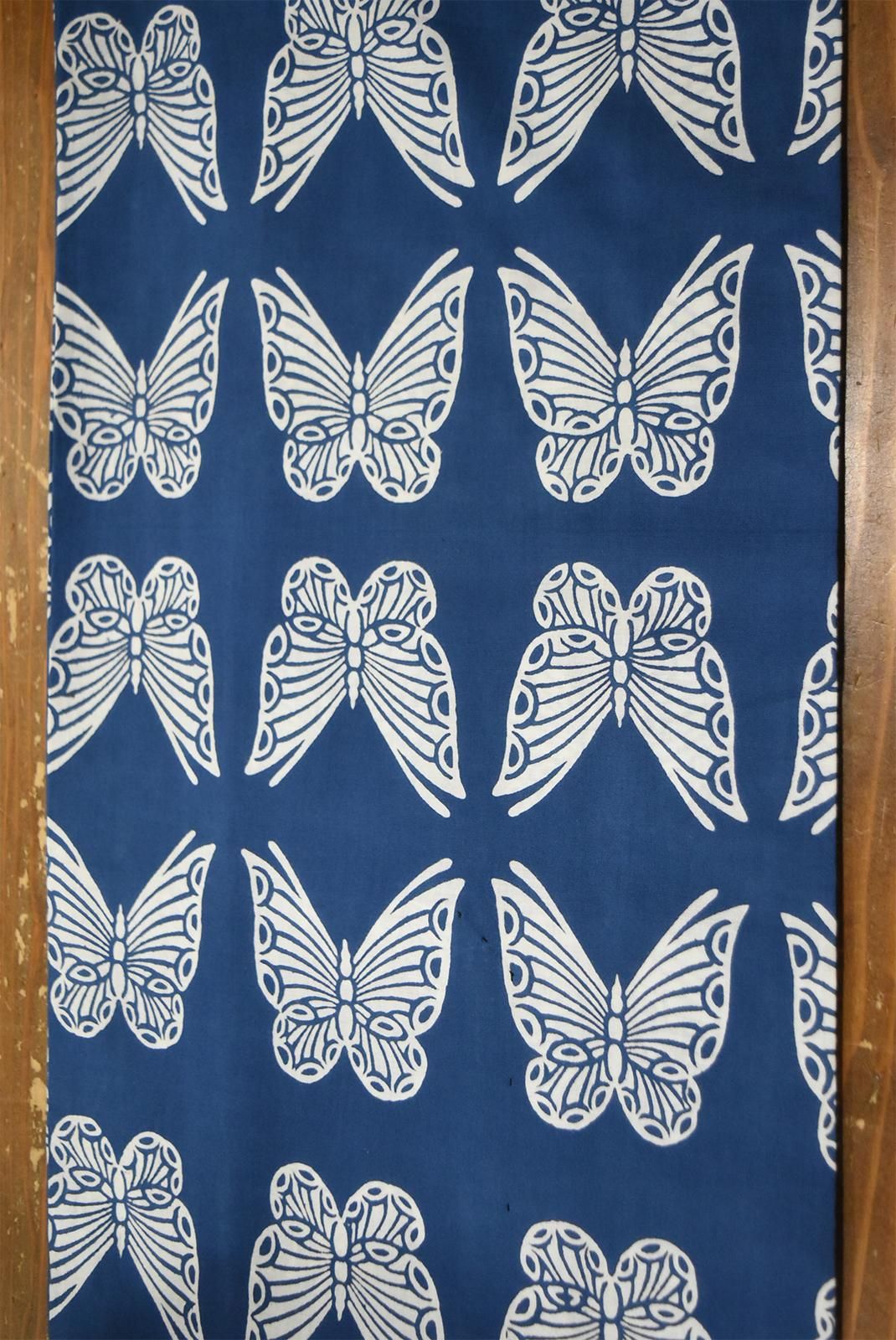 水色　蝶々　レース　浴衣 浴衣「蝶 ヌーヴォー西岡流 BUTTERFLY NOUVEAU」青 – EMON
