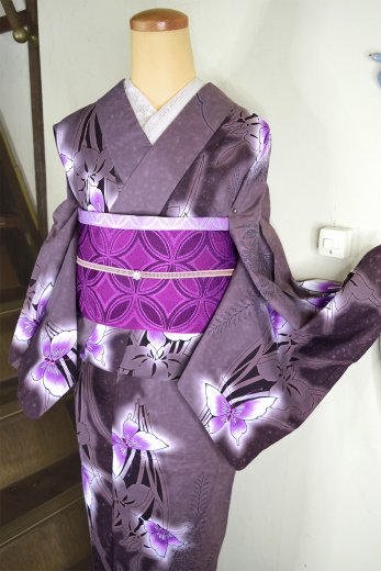 Kansai ライラックグレーに花と蝶々美しいモダン浴衣