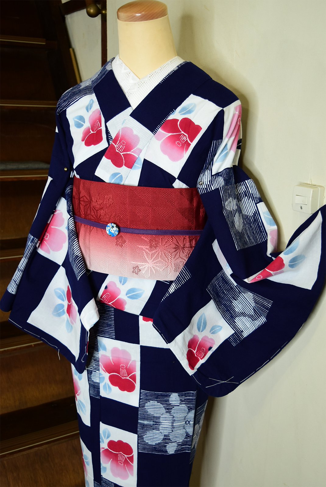 濃紺色地に椿の花かるた愛らしいビンテージ注染浴衣 - アンティーク着物・リサイクル着物のオンラインショップ　姉妹屋