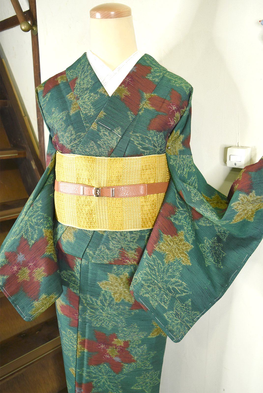 深松葉緑に重なりあう楓葉美しいウール紬単着物 - アンティーク着物